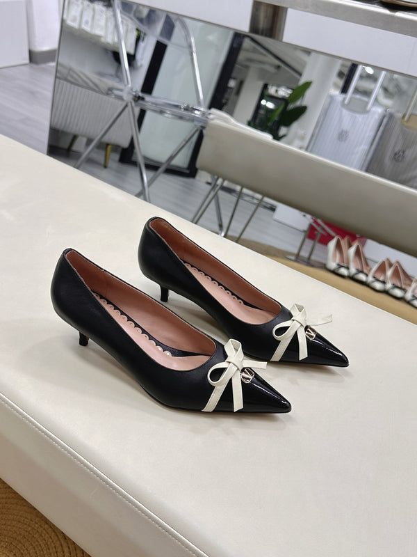Bepointy Pump Bow In Black Cowhide And Patent Leather Pale Pink Sheepskin Linning 304254
