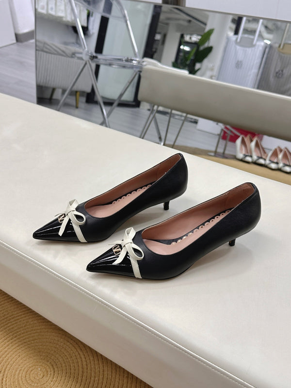 Bepointy Pump Bow In Black Cowhide And Patent Leather Pale Pink Sheepskin Linning 304254