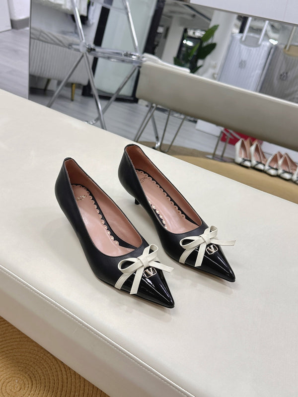 Bepointy Pump Bow In Black Cowhide And Patent Leather Pale Pink Sheepskin Linning 304254