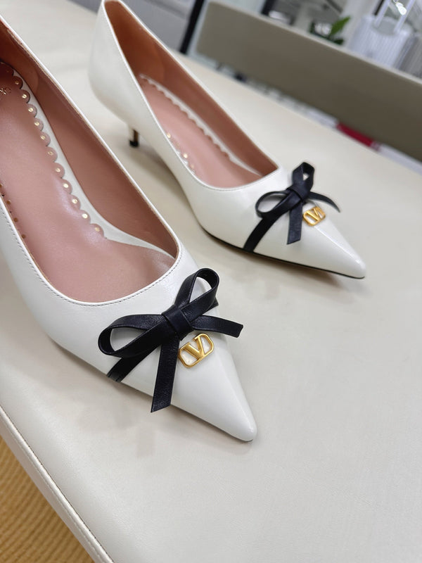Bepointy Pump Bow In White Cowhide And Patent Leather Pale Pink Sheepskin Linning 304262