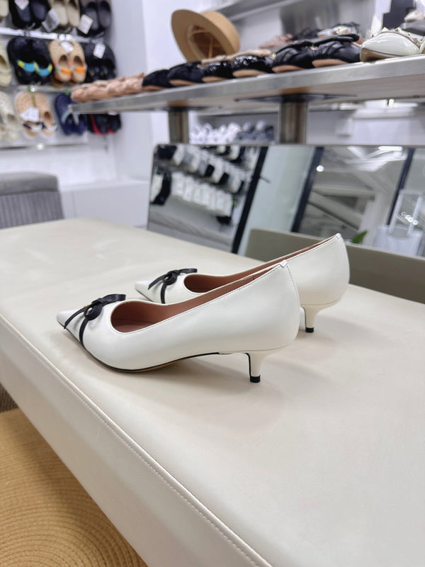 Bepointy Pump Bow In White Cowhide And Patent Leather Pale Pink Sheepskin Linning 304262