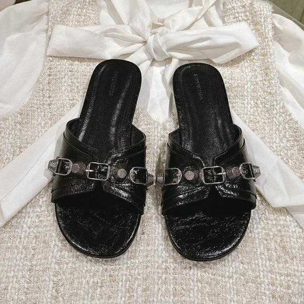 CAGOLE FLAT SANDALS IN BLACK WAX-OIL SHEEPSKIN
