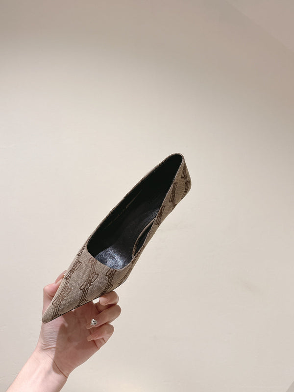 POINTED HIGH PUMPS IN BEIGE MONOGRAM JACQUARD FABRIC