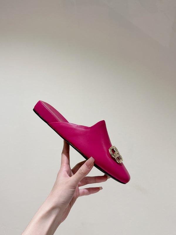 FLAT MULES IN DEEP PINK SMOOTH CALFSKIN GOLD BUCKLE