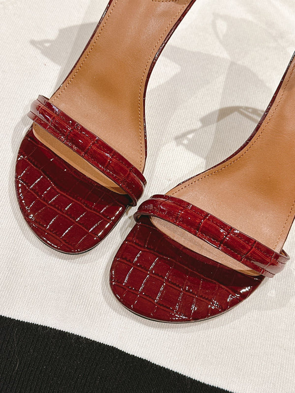 FENDI HIGH-HEELED 85 MM IN CHERRY RED LAMBSKIN WITH GOLD HARDWARE
