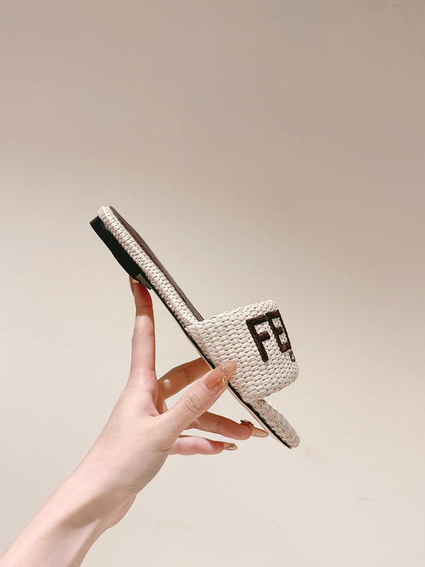 FENDI SIGNATURE MULE SLIDES IN WHITE FIBRE WITH BROWN EMBROIDERED LOGO