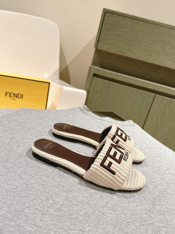 FENDI SIGNATURE MULE SLIDES IN WHITE FIBRE WITH BROWN EMBROIDERED LOGO