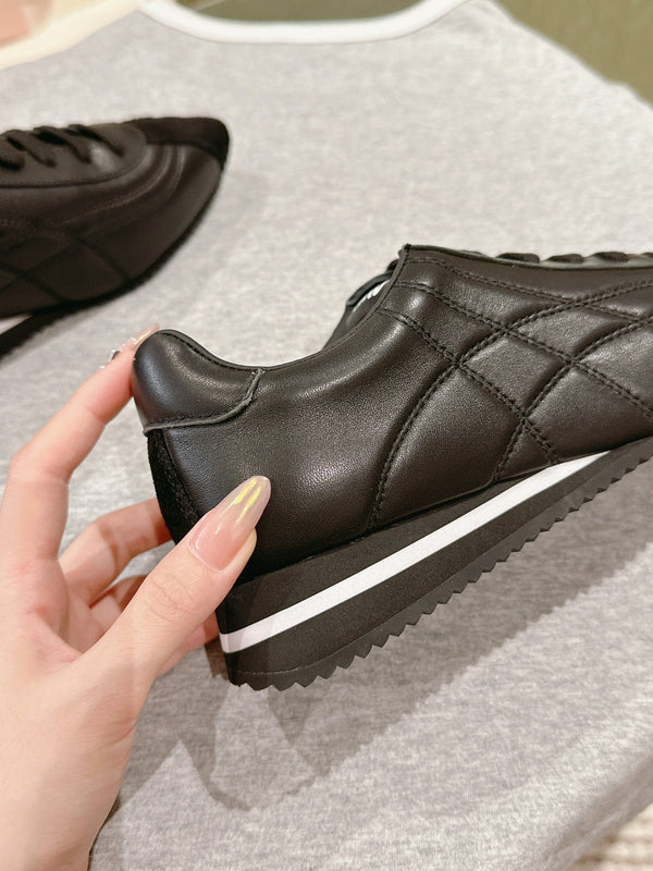 Miu Low-top Pointed Toe Sneakers Black Cowhide Suede 445540