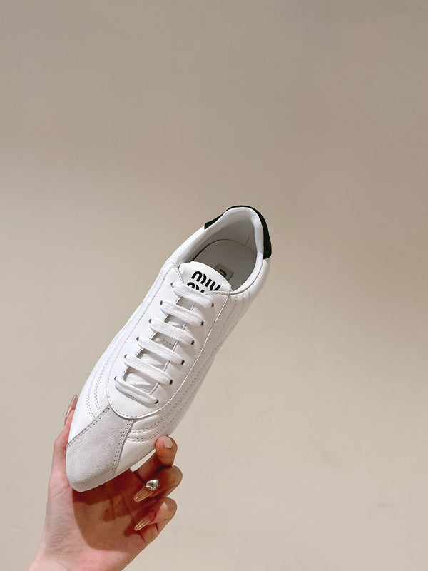 Miu Low-top Pointed Toe Sneakers White Cowhide Suede 445541