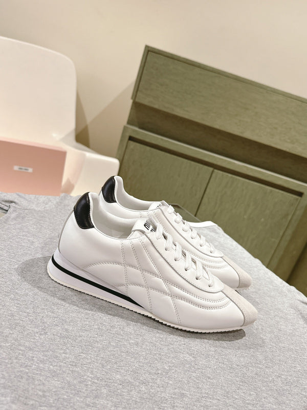 Miu Low-top Pointed Toe Sneakers White Cowhide Suede 445541