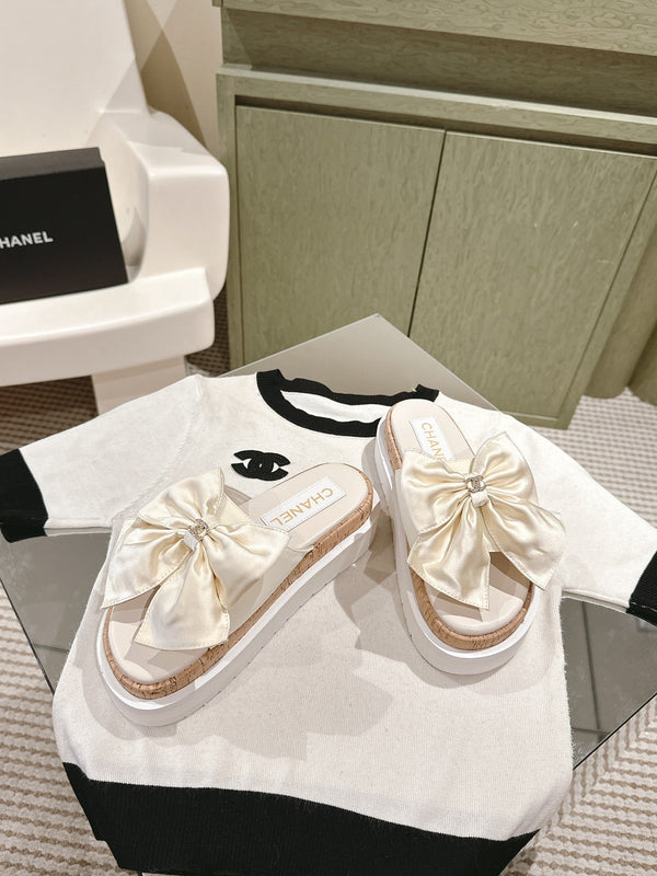CC SLIPPERS WITH SILK BOW IN WHITE COWHIDE