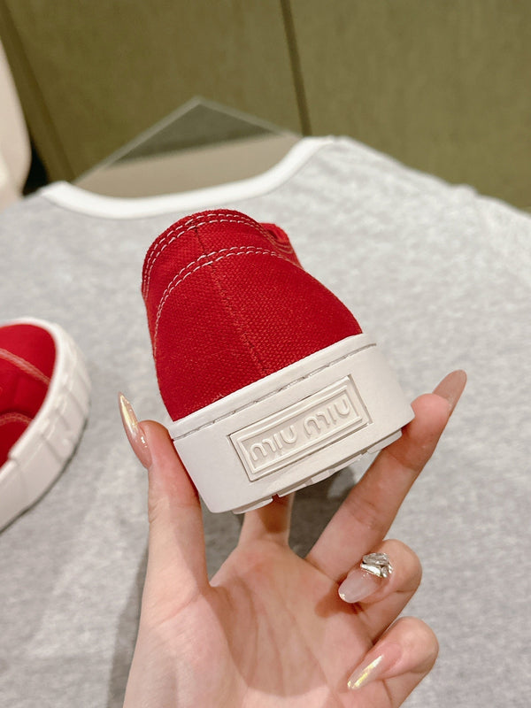 Miu Sneakers Red Canvas 445549