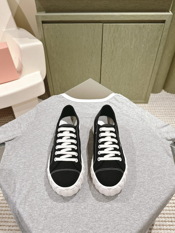 Miu Sneakers Black Canvas 445551