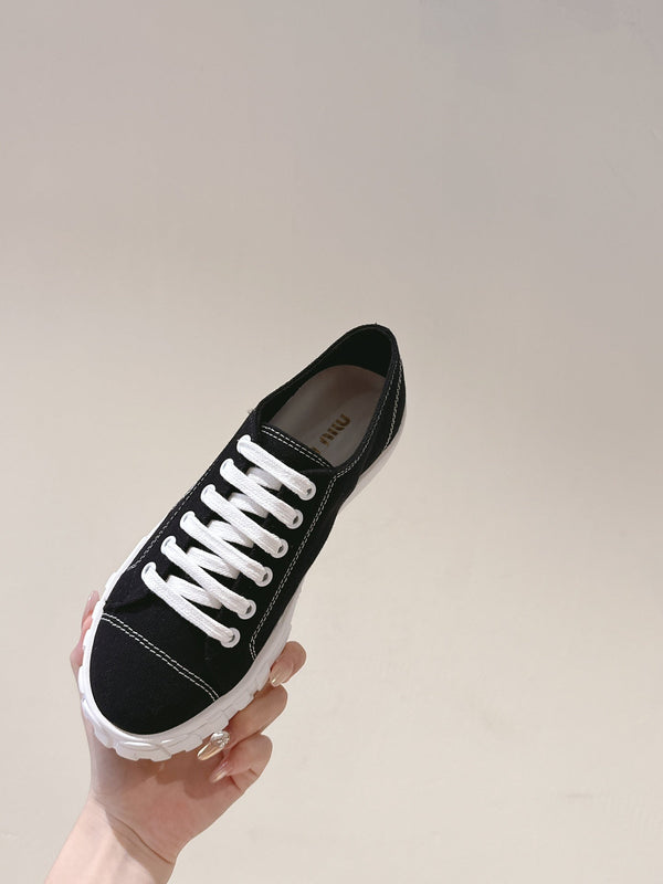 Miu Sneakers Black Canvas 445551