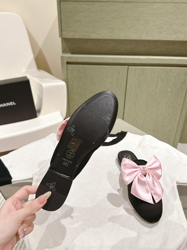 CC MULE WITH SILK LIGHT PINK BOW AND BLACK LAMBSKIN
