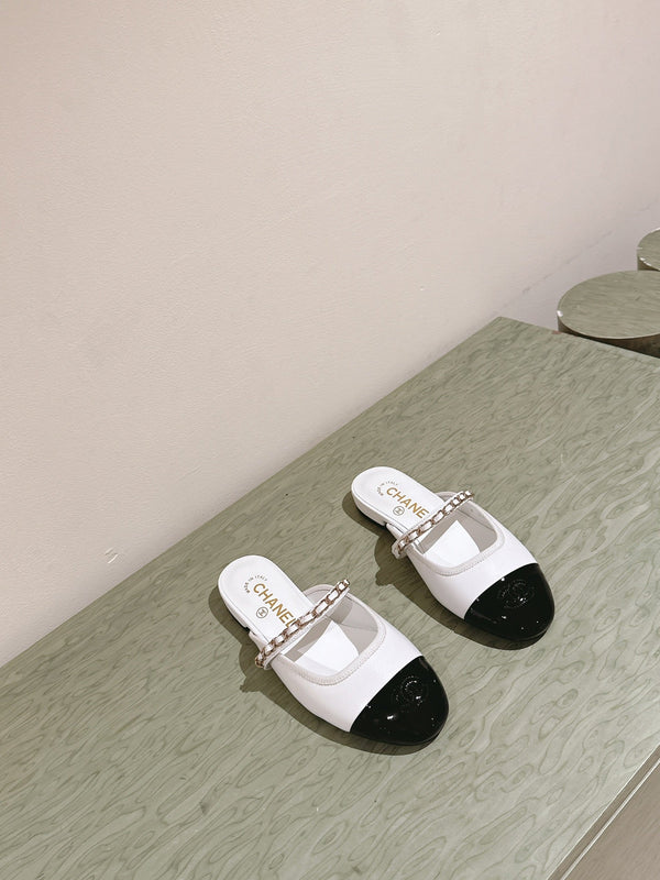 cc mule catena in pelle vitello bianco vitello verniciato nero