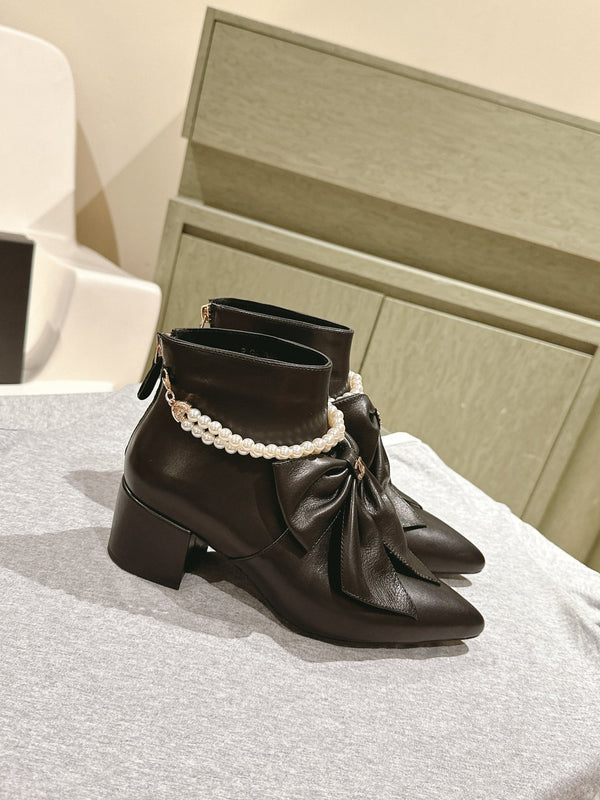 CC 24A Pearl Bow Ankle Boots 65mm Black Sheepskin 447468