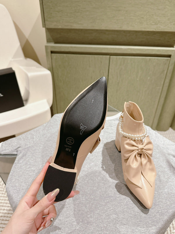 CC 24A Pearl Bow Ankle Boots 65mm Beige Sheepskin 447469