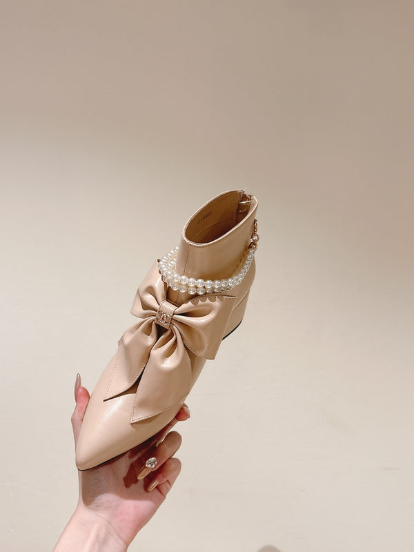 CC 24A Pearl Bow Ankle Boots 65mm Beige Sheepskin 447469