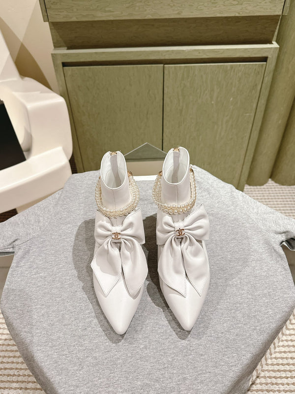 CC 24A Pearl Bow Ankle Boots 65mm White Sheepskin 447470