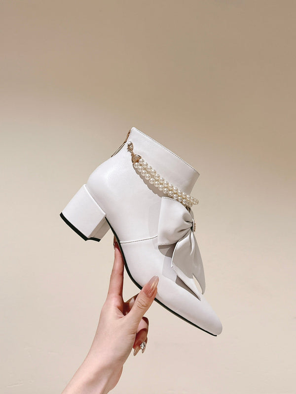 CC 24A Pearl Bow Ankle Boots 65mm White Sheepskin 447470