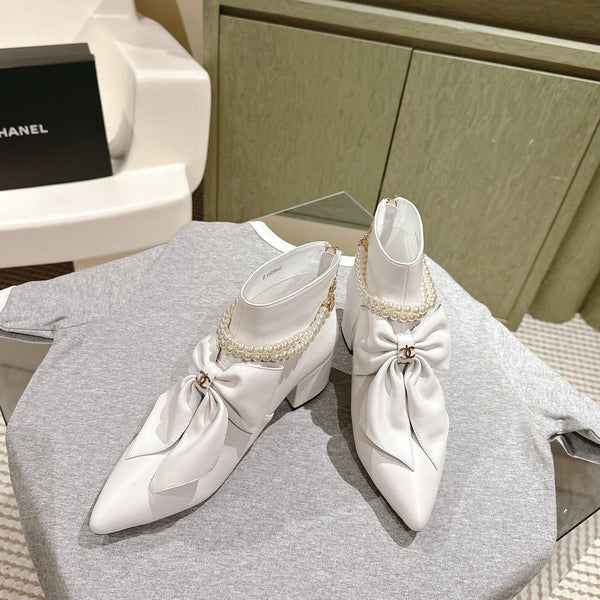 CC 24A Pearl Bow Ankle Boots 65mm White Sheepskin 447470