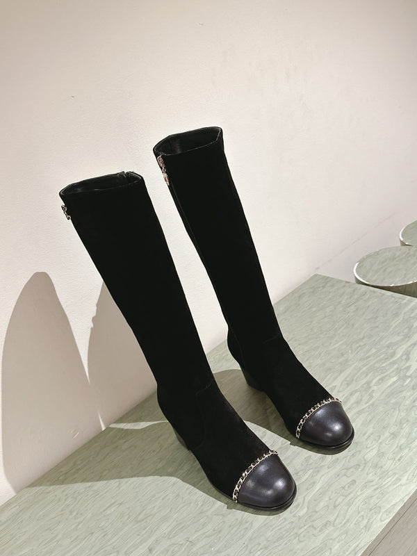 CC 24 FW Knee-High Boots with Chain 70mm Black Suede 447183
