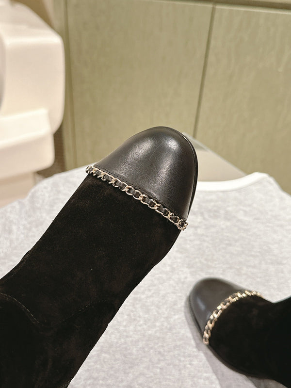 CC 24 FW Knee-High Boots with Chain 70mm Black Suede 447183