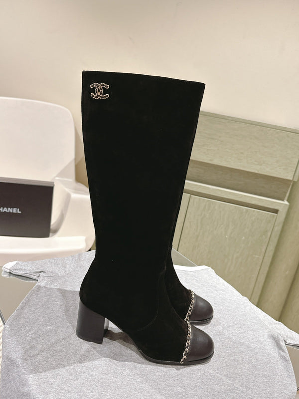 CC 24 FW Knee-High Boots with Chain 70mm Black Suede 447183