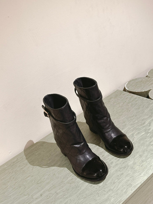 CC 24ss Fold-Over Low Boots 40mm Black Quilted Sheepskin 447478