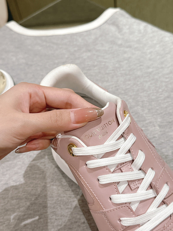 LV Neo Run Away Sneaker 50mm in pelle di vacchetta color quarzo rosa