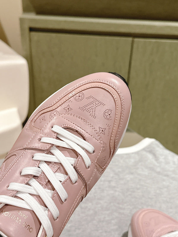 LV Neo Run Away Sneaker 50mm in pelle di vacchetta color quarzo rosa