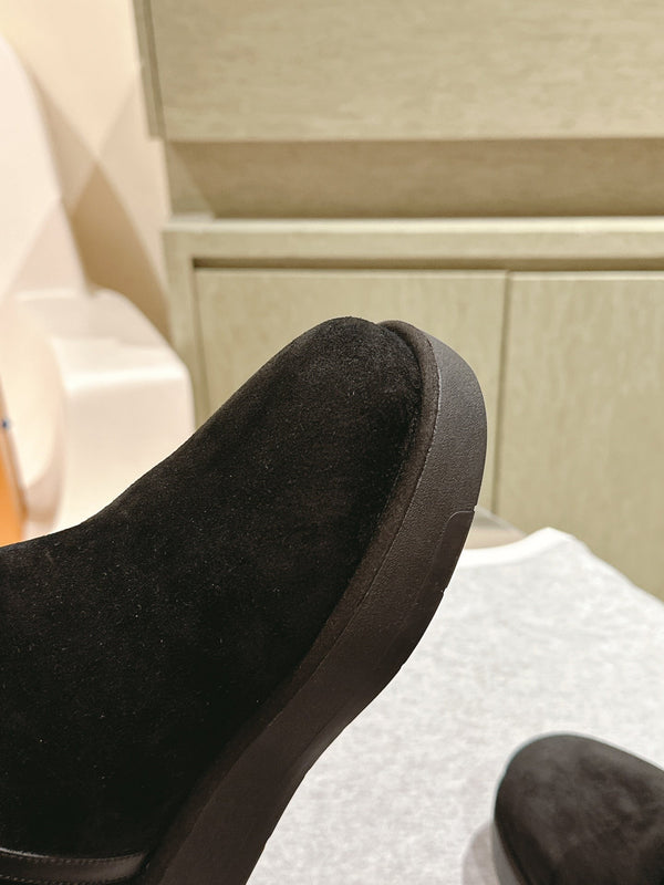 Stivaletto con plateau LV Aspen in pelle scamosciata nera/shearling 450430