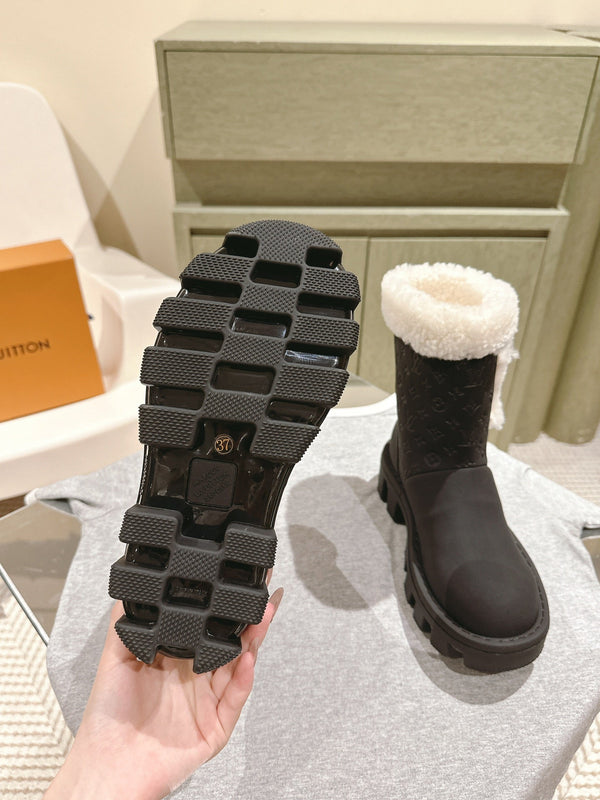 STIVALETTI IN PELLE DI VITELLO GOFFRATA NERA E SHEARLING BIANCO