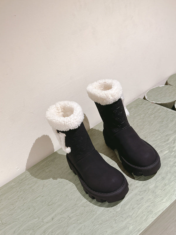 STIVALETTI IN PELLE DI VITELLO GOFFRATA NERA E SHEARLING BIANCO