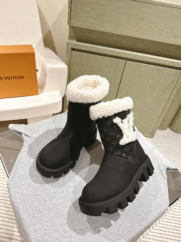 STIVALETTI IN PELLE DI VITELLO GOFFRATA NERA E SHEARLING BIANCO