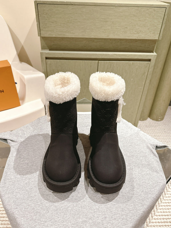 STIVALETTI IN PELLE DI VITELLO GOFFRATA NERA E SHEARLING BIANCO