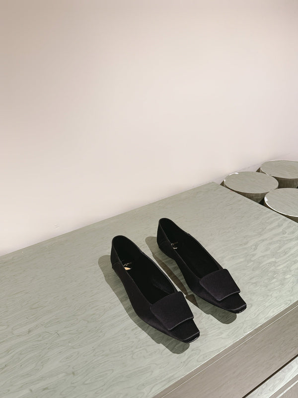 BALLERINA FLATS IN BLACK SATIN