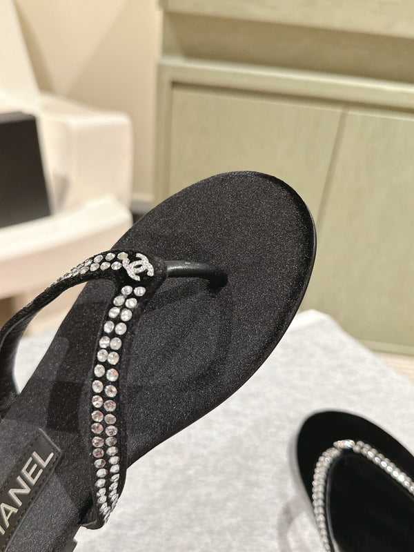 CC 25ss Rhinestone Thong Sandal Black Velvet 461637