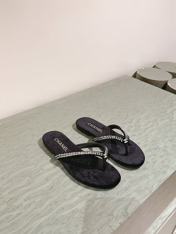 CC 25ss Rhinestone Thong Sandal Black Velvet 461637