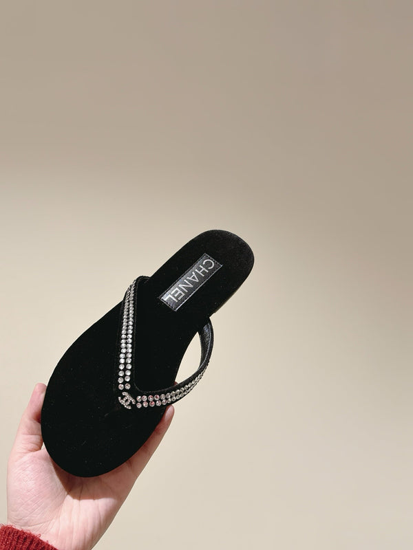 CC 25ss Rhinestone Thong Sandal Black Velvet 461637