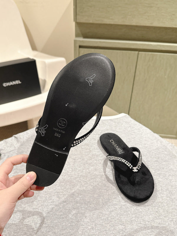CC 25ss Rhinestone Thong Sandal Black Velvet 461637