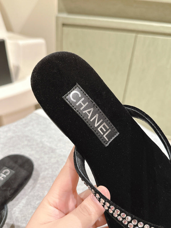 CC 25ss Rhinestone Thong Sandal Black Velvet 461637