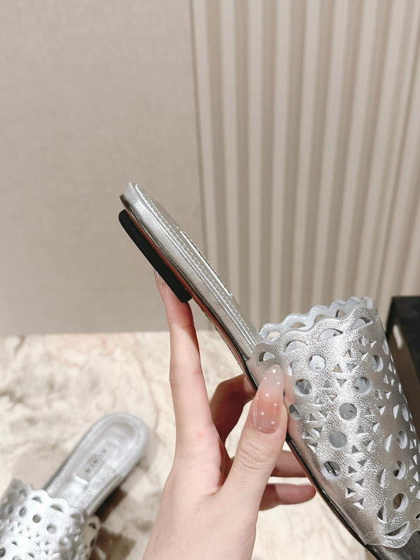 Pantofole Alaia 2025 Vienne Pelle di agnello argento 293656