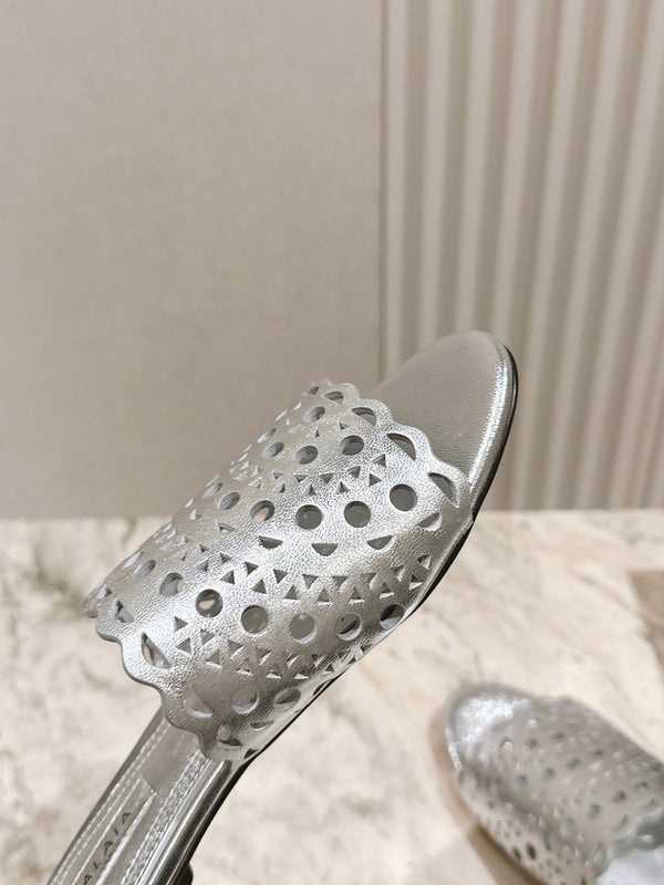 Pantofole Alaia 2025 Vienne Pelle di agnello argento 293656