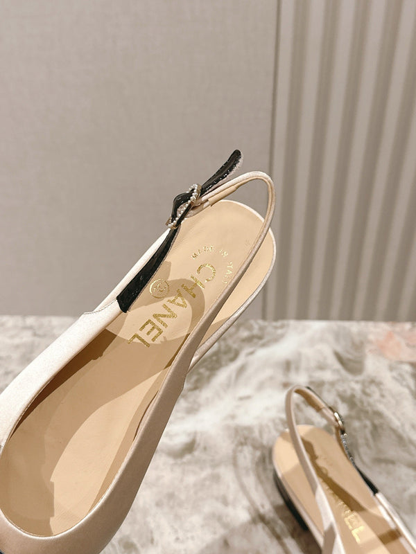 CC 25ss Bow Tie Slingbacks 20mm Beige Satin & Patent Leather 447410