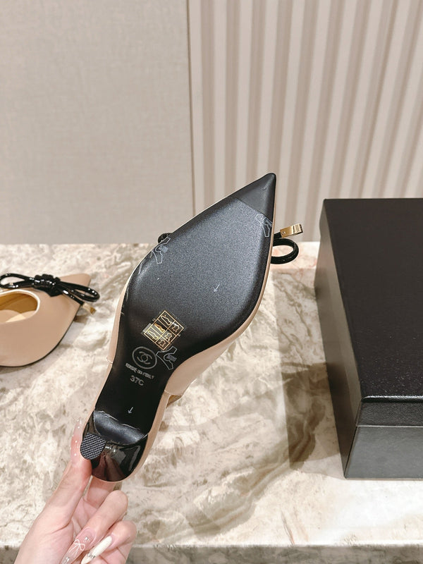 CC 25ss Bow Tie Slingbacks 85mm Beige Satin & Patent Leather 447413