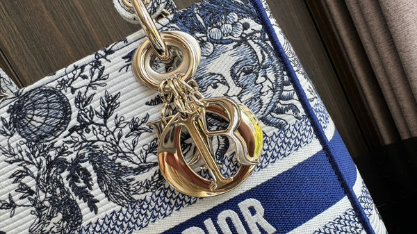 medium lady 24 blu bianco ricamo