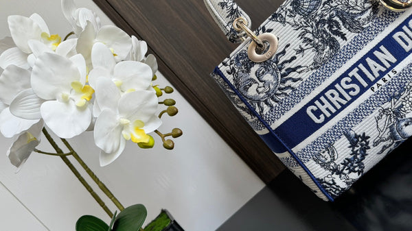 medium lady 24 blu bianco ricamo