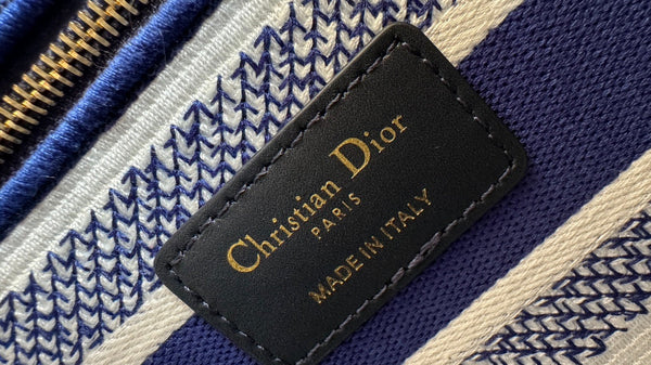 medium lady 24 blu bianco ricamo